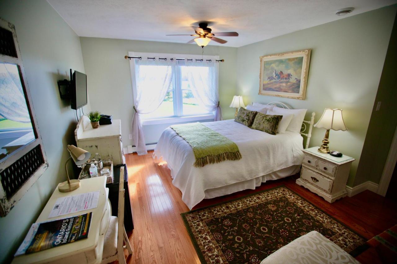 Mindemoya Twin Peaks B&B חדר תמונה