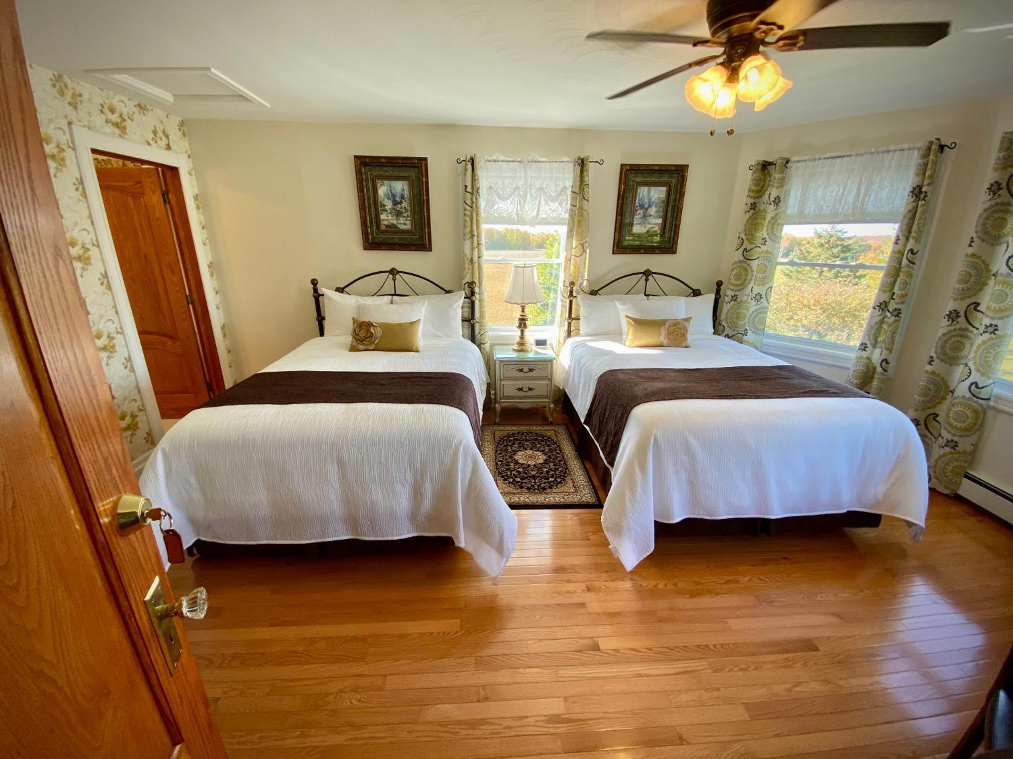 Mindemoya Twin Peaks B&B חדר תמונה