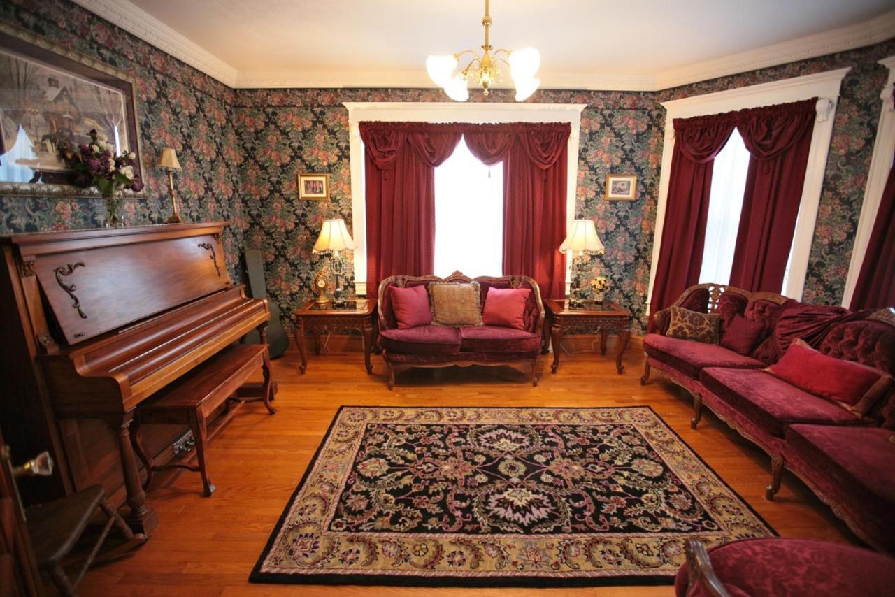 Mindemoya Twin Peaks B&B מראה חיצוני תמונה